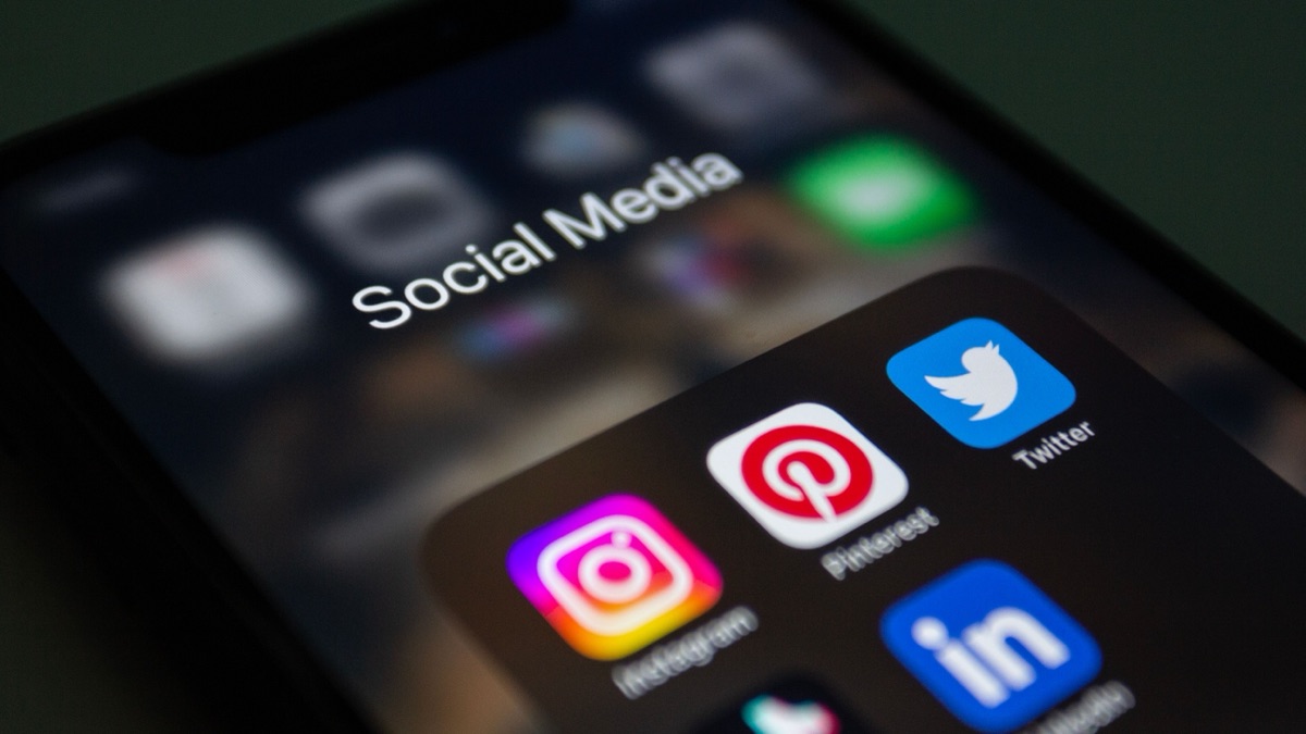 Les applications Instagram, Pinterest, Twitter et LinkedIn sur l'écran d'un téléphone